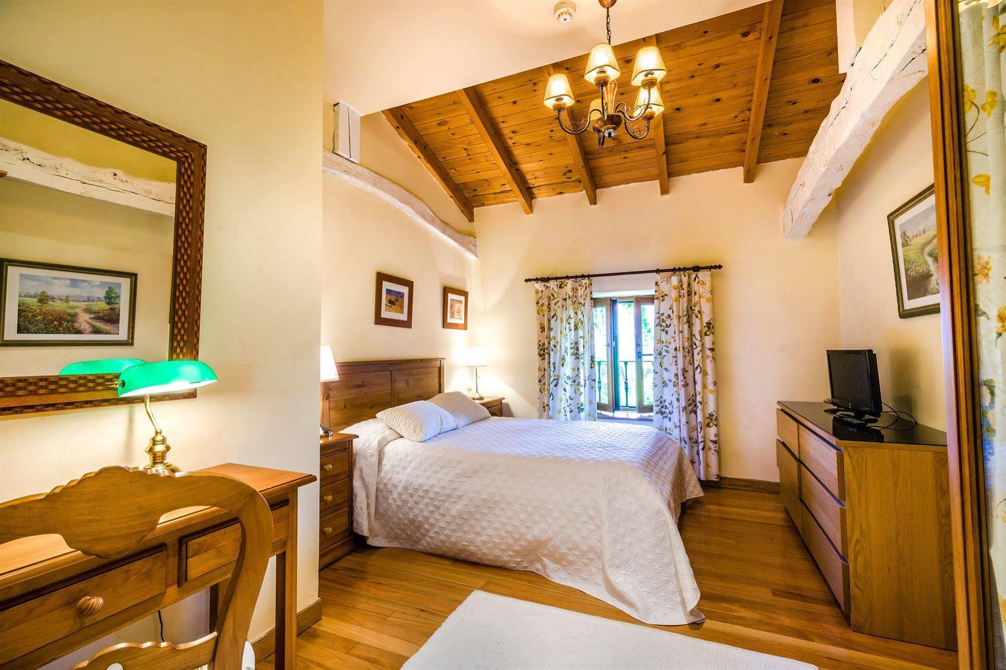 Hotel Palacio Garcia Quijano Corrales De Buelna Екстериор снимка