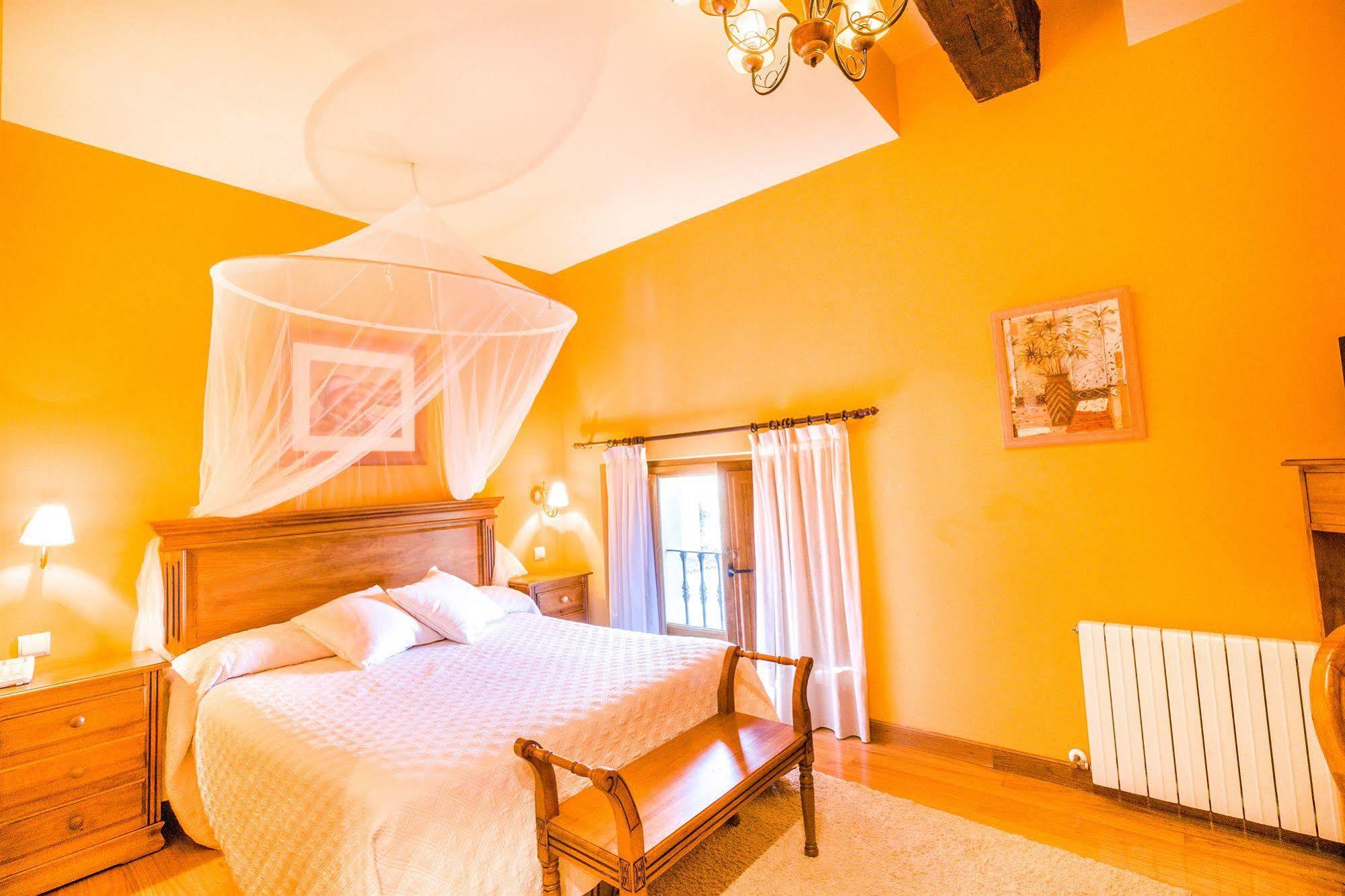 Hotel Palacio Garcia Quijano Corrales De Buelna Екстериор снимка